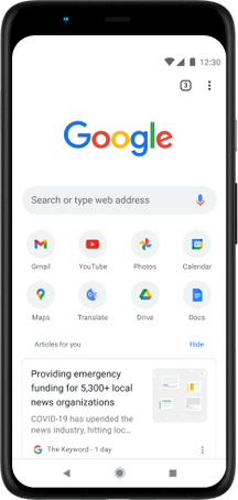 Τηλέφωνο Pixel 4 XL στην οθόνη του οποίου εμφανίζονται η γραμμή αναζήτησης του ιστοτόπου Google.com, οι αγαπημένες εφαρμογές και τα προτεινόμενα άρθρα.